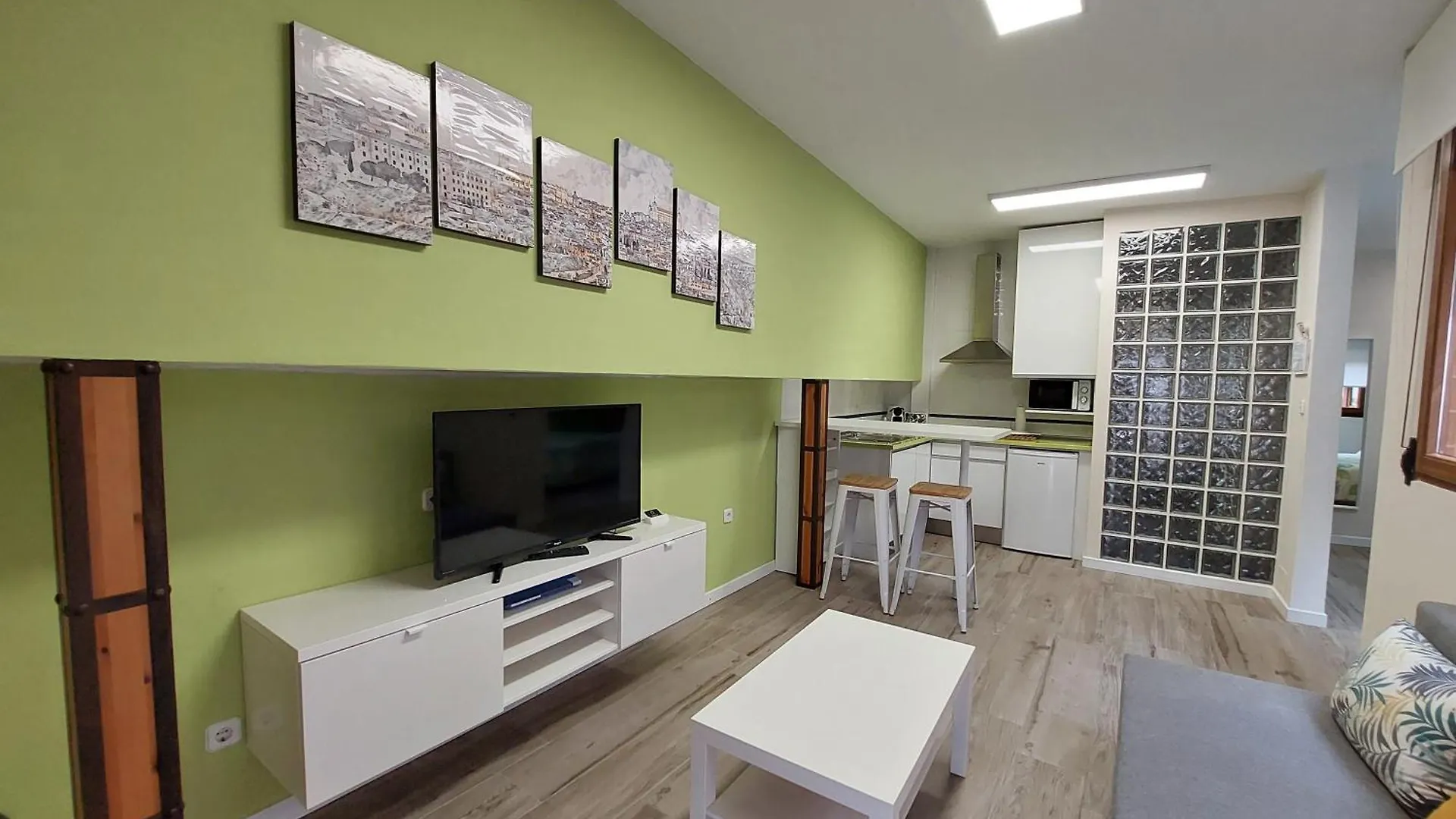 ToledoAloja - Estudio en Toledo 0*,